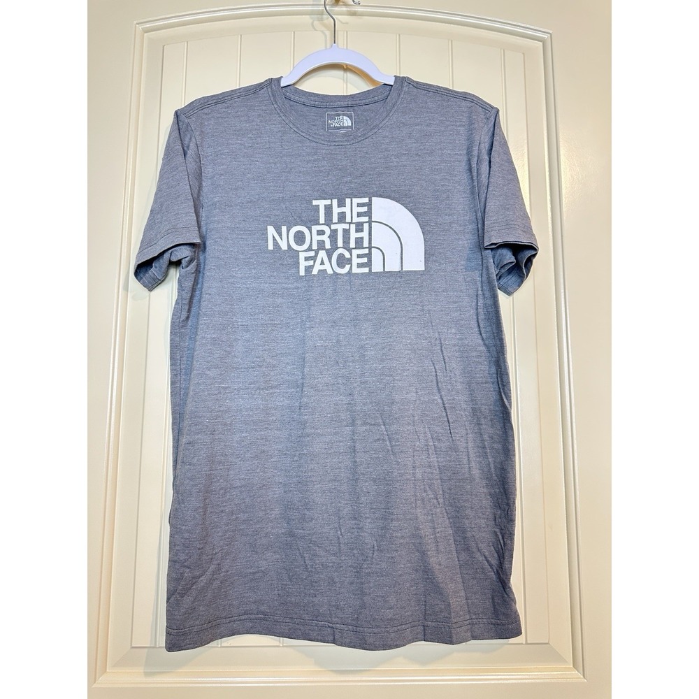 The North Face Slim Fit Short Sleeve t-shirt sz M mens gray casual outdoor